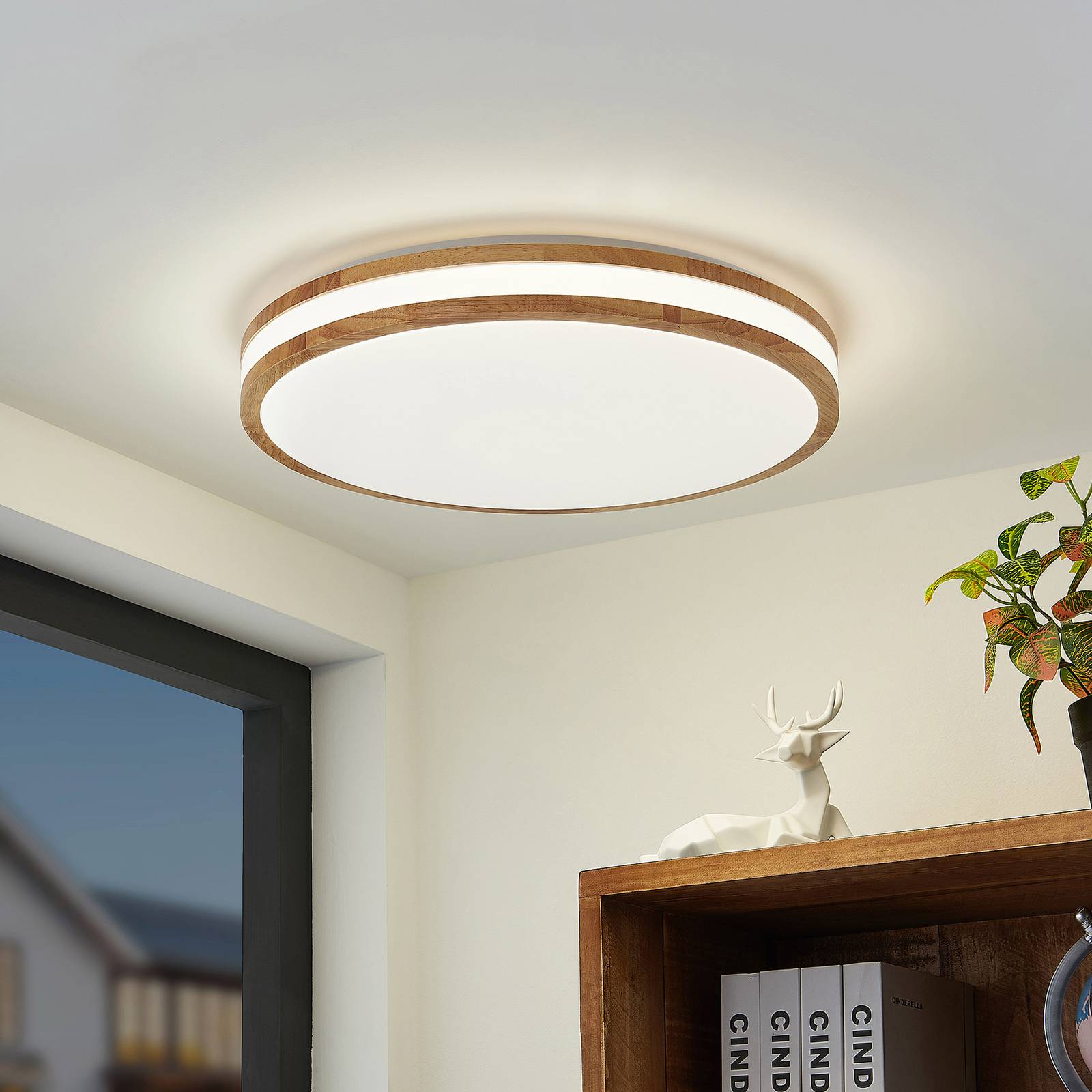 Lindby LED-Deckenlampe Emiva, Lichtquelle mittig, CCT, Holz von LINDBY