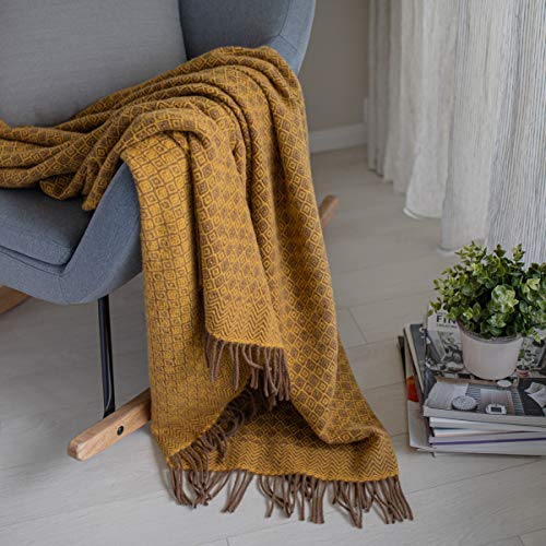 Linen & Cotton Decke Wolldecke Wohndecke Kuscheldecke Paris mit Rautenmuster - 100% Reine Neuseeland Wolle, Braun Gelb (140 x 200 cm) Tagesdecke Sofadecke Plaid Blanket Sofa Bett Lammwolle Schafswolle von Linen & Cotton