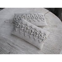 Lavendelsäckchen Garderobesäckchen - Hängende Dekoration - Natürliches Leinensäckchen - Handgemachtes Säckchen - Gehäkeltes Dekor - Spa Duft von LinenBloomShop