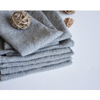 Natürliche Leinen Servietten Set - Blaue Gemusterte Bettwäsche Home Tisch Servieren Urlaubstrends Provence Stil Dekor von LinenBloomShop