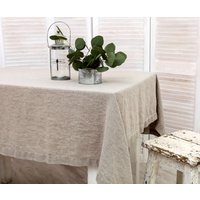 Tischdecke Aus Gewaschenem Leinen Mit Dekorativen 1, 5 cm Kanten Und Auf Gehrung Geschnittenen Ecken. in Naturfarbenem Leinen. Erhältlich 47 Farben von LinenDi