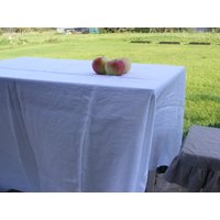 Weiße Steingewaschene Leinen Tischdecke Ecken Auf Gehrung Geschnitten von LinenFog