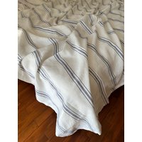 3Er Set Stone Washed Leinen Bettwäsche Blau Und Weichen, Weiß Gestreiften Flache Kissenbezüge Von Linen Legend von LinenLegend