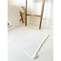 Waffelmuster Weiße Badematte, Badteppiche, Weiche Boho Handgemachte Badematte von LinenNotes