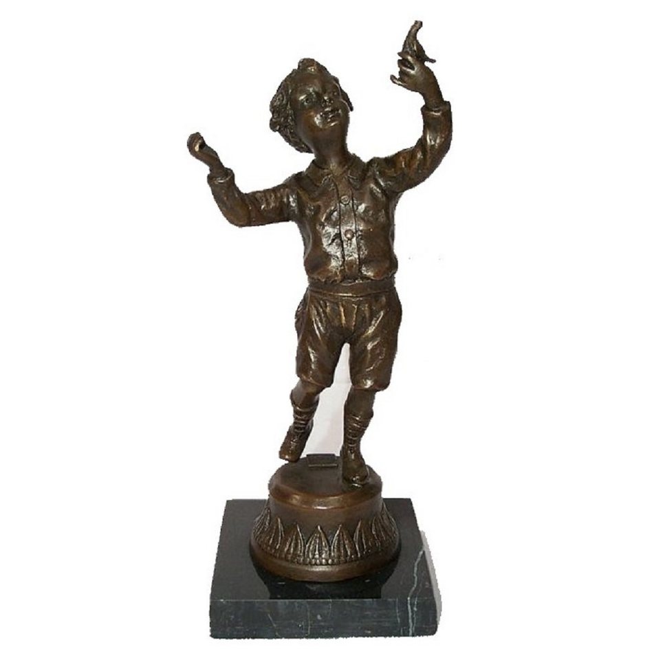 Linoows Dekoobjekt Bronzefigur, Bronze Skulptur, Knabe mit Vogel, Edle Bronze Knabe mit Vogel signiert Milo von Linoows