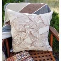 Dekorativer Leinenkissenbezug Mit Abstraktem Kupferwellendruck, Natürlicher Leinenkissenbezug, Im Rustikalen Stil von Linoroom