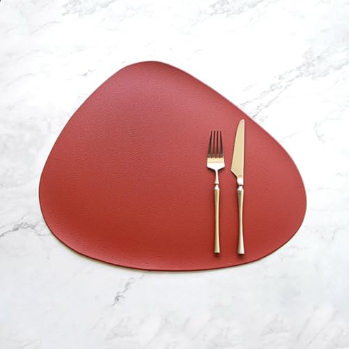 Lirzxin Platzdeckchen 6er Set, Dreieckig Tischsets Abwaschbar Hitzebeständig rutschfest Kunstleder Einfarbig PVC Platz-Matten für Küche, Rot, 45.5x36.5CM von Lirzxin