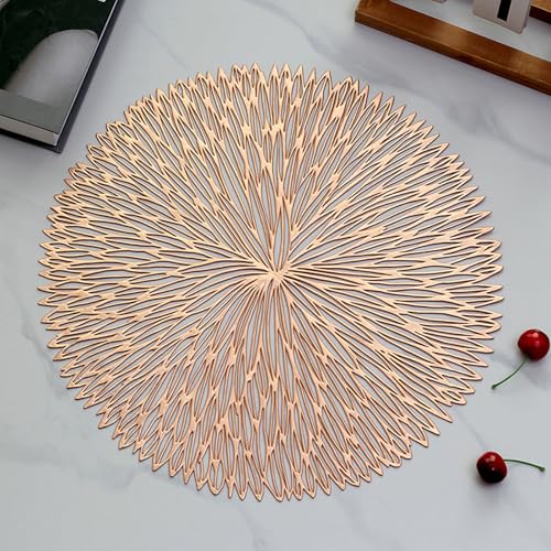 Lirzxin Tischsets 4er Set, Rund Platzsets rutschfest Abwaschbar Hitzebeständig Hohl Blume Im Europäischen Stil PVC Platzdeckchen für Küche, Rosegold, 38CM von Lirzxin