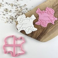 Bride To Be in Delicate Font Ausstecher Und Stempel, Hen Party Hochzeit Cookie Prägung, Braut Briefkasten Ideen von LissieLoves