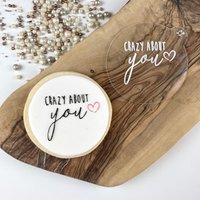 Crazy About You Cookie Embosser, Valentines Keks Ausstechform, Liebe Ausstechform, Fondant Icing Stempel, Herz Embosser von LissieLoves