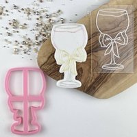 Gin Glas Mit Schleife Ausstecher Und Prägung, Hen Party Cookie Stempel, Hochzeit Braut Briefkasten Ideen von LissieLoves