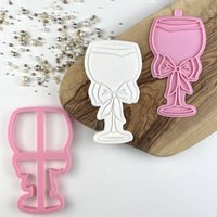 Gin Glas Mit Schleife Ausstecher Und Stempel, Hen Party Cookie Hochzeit Prägung, Braut Briefkasten Ideen von LissieLoves