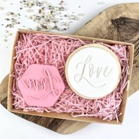 Liebe in Florenz Schrift Cookie Stempel, Hochzeit Keks Prägung, Floral Mr & Mrs Cutter, Braut Party Cutter von LissieLoves