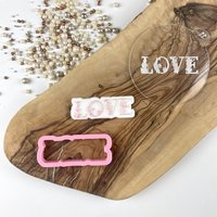 Mini Liebe in Floral Schrift Ausstecher Und Embosser, Valentinstag Ausstecher, Fondant Stempel, Herz Cookie Embosser von LissieLoves