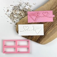 Papierflieger Mit Herz Ausstecher Und Stempel, Valentinstag Ausstechform, Love Cookie Cutter, Icing Stamp, Stempel von LissieLoves