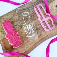 Sektglas Mit Schleife Ausstecher Und Prägung, Hen Party Keks Stempel, Hochzeit Cookie Braut Stempel, Briefkasten Ideen von LissieLoves