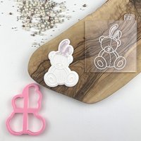 Sitzender Teddybär Mit Stirnband Ausstechform Und Prägung, Baby Shower Keksprägung, Keksstecher, Gender Reveal Cookie Stempel von LissieLoves