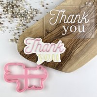 Thank You in Two Fonts Cookie Cutter & Embosser, Von The Three Biscuiteers, Lehrer Stempel, Klasse 2021 Prägung, Briefkasten Ideen von LissieLoves