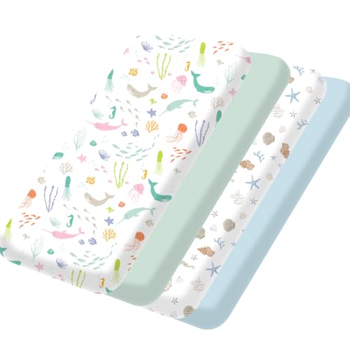 Little Grape Land Cozy & Breathable Travel Cot Mattress Sheets - 95 x 65cm Fitted Sheet, Ocean/Shell/Green/Blue von Little Grape Land