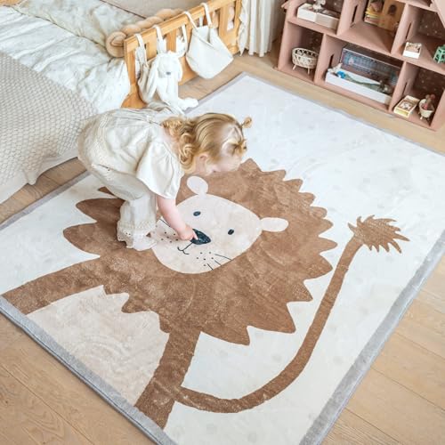Little Olly Waschbarer Spielteppich - Simba Lion Braun - Tier - Kinderzimmer, Babyzimmer - Jungen - Mädchen - Carpet von Little Olly