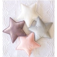 Samt Sternenkissen - Mittleres Sternkissen, Sterndeko, Kinderkissen, Dekoratives Sternkissen Samt Sternenkissen - Mittleres Sternkissen, Sterndeko, Kinderkissen, Dekoratives Sternkissen von LittleBambinoBear
