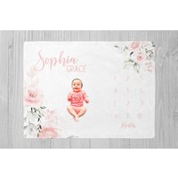 Baby-Mädchen-Decke, Rosa Blumen-Meilenstein-Decke, Personalisierte Baby-Dusche-Geschenk, Florales Monatliches Wachstum-Decke von LittleDarlingsUS