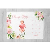 Baby Mädchen Meilensteindecke, Rosa Florale Shower Geschenk, Personalisierte Decke, Monatliche Wachstumsdecke von LittleDarlingsUS