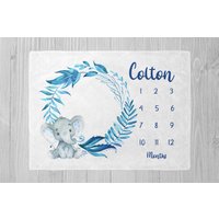 Elefant Meilenstein Decke, Junge Baby Shower Geschenk, Safari Meilenstein, Monat Personalisierte Decke Blau von LittleDarlingsUS