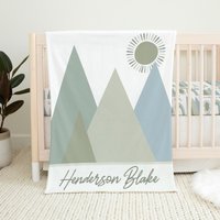 Personalisierte Baby Jungen Decke, Berg Boho Baby-Dusche-Geschenk, Krippe Bettwäsche, Grüne Krippenbettwäsche, Sonne von LittleDarlingsUS
