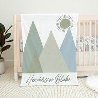 Personalisierte Baby Jungen Decke, Berg Boho Shower Geschenk, Junge Bettwäsche, Grüne Bettdecke, Sonne von LittleDarlingsUS