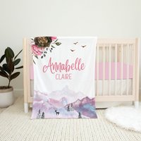 Personalisierte Baby Mädchen Berg Decke, Wald Kinderzimmer, Name Babypartygeschenk von LittleDarlingsUS