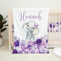 Personalisierte Baby Mädchen Decke, Elefant Bettwäsche, Lila Geblümte Shower Geschenk, Floral Decke von LittleDarlingsUS