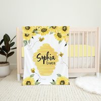 Personalisierte Biene Babydecke, Baby-Mädchen-Decke, Baby-Dusche-Geschenk-Namen-Decke, Hummel-Kinderzimmer, Bienen-Krippe-Bettwäsche von LittleDarlingsUS