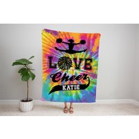 Personalisierte Fröhliche Decke, Regenbogen Krawattenfarbe Personalisierte Namensdecke, Mädchen Cheerleading Weihnachtsgeschenk von LittleDarlingsUS