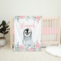 Personalisierte Pinguin Babydecke, Florale Baby Shower Geschenk, Decke, Namensdecke, Mädchen Kleinkind von LittleDarlingsUS