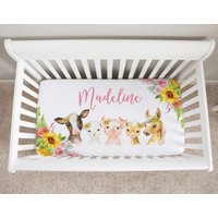 Personalisierter Bauernhof Tiere Bettlaken, Kinderbettlaken Mädchen, Babybettlaken Blumen, Rosa Blumen Bettwäsche Kuh von LittleDarlingsUS