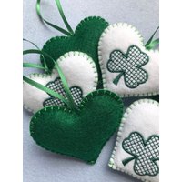 st. Patrick's Filz Ornamente, Grüne Und Weiße Filzherzen, Shamrocks, 6Er Set st. Patrick's Filz Ornamente, Grüne Und Weiße Filzherzen, Shamrocks, 6Er Set von LittleFactoryCrafts