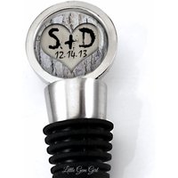 Benutzerdefinierte Hochzeit Weinverschluss - Flaschenverschluss Personalisiert Mit Namen Und Datum Ihre Initialen Geschnitzt in Baum von LittleGemGirl
