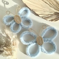 Baby Blau Rattan Wand Schmetterlinge | Makramee Kinderzimmer Dekor Mädchen Boho Zimmer Wandbehang 2Er Set von LittleKnotsWorkshop