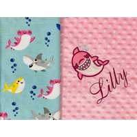 Hai Flanell Und Rosa Minky Lovey/ Personalisierte Babydecke, Baby Decke, Applikation Decke von LittleLambsThreeCo