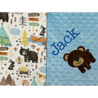 Kleiner Bär Flanell Und Minky Personalisiert Baby Lovey, Babydecke, Camping Thema Decke, Decke Für Junge Oder Mädchen von LittleLambsThreeCo