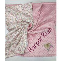 Rosa Und Graue Blumen Flanell Minky Decke Für Mädchen, Personalisierte Baby Decke, Mit Zwitschernden Vogel von LittleLambsThreeCo