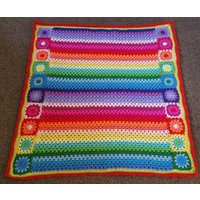 Lebhaftes Regenbogen Häkeln Baby Decke - Perfekt Für Kinderwagen Und Kinderbett, Handgemacht Mit Oma Streifen Quadratmuster, Sondergrößen von LittleMunchkins1981