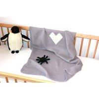 30% Sale Babydecke Mit Herz in Hellgrau Und Winterweiß Aus Reiner Merinowolle, Handgestrickte von LittleNaturalKnits