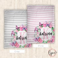 Personalisierte Babydecke - Monogramm Decke Blumen Schmetterlingsdecke Babypartygeschenk Schmetterling von LittlePeonyCo