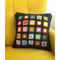 Gehäkelter Schwarzer Gänseblümchen-Kissenbezug, Dekorativer Kissenbezug Im Vintage-stil, Wählen Sie Ihre Farbe Gehäkelter Schwarzer Gänseblümchen-Kissenbezug, Dekorativer Kissenbezug Im Vintage-stil, Wählen Sie Ihre Farbe von LittleTouchesCrochet