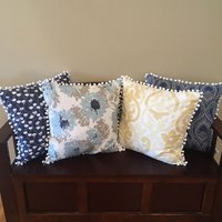 Pompom Kissenbezüge von LittlestBeanBoutique