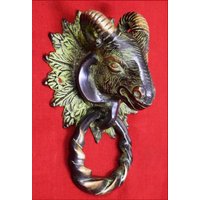 Messing Billy Goat Cast Knocker | Armreif Hörner Ziegengesicht Türklingel Schwerer Rustikaler Großer Wandbügel von LittletalesCreations