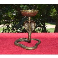 Messing Schlange Öllampe | 19 cm Cobra Figur Schlangenherr Religiöser Diya Halter von LittletalesCreations