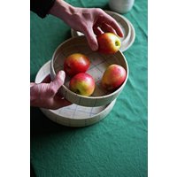 Handgemachte Obstschale Aus Steinzeug Handbemalte Salatschüssel Im Karomuster Handgemachte Obstschale Aus Steinzeug Handbemalte Salatschüssel Im Karomuster von LiuYingCeramics